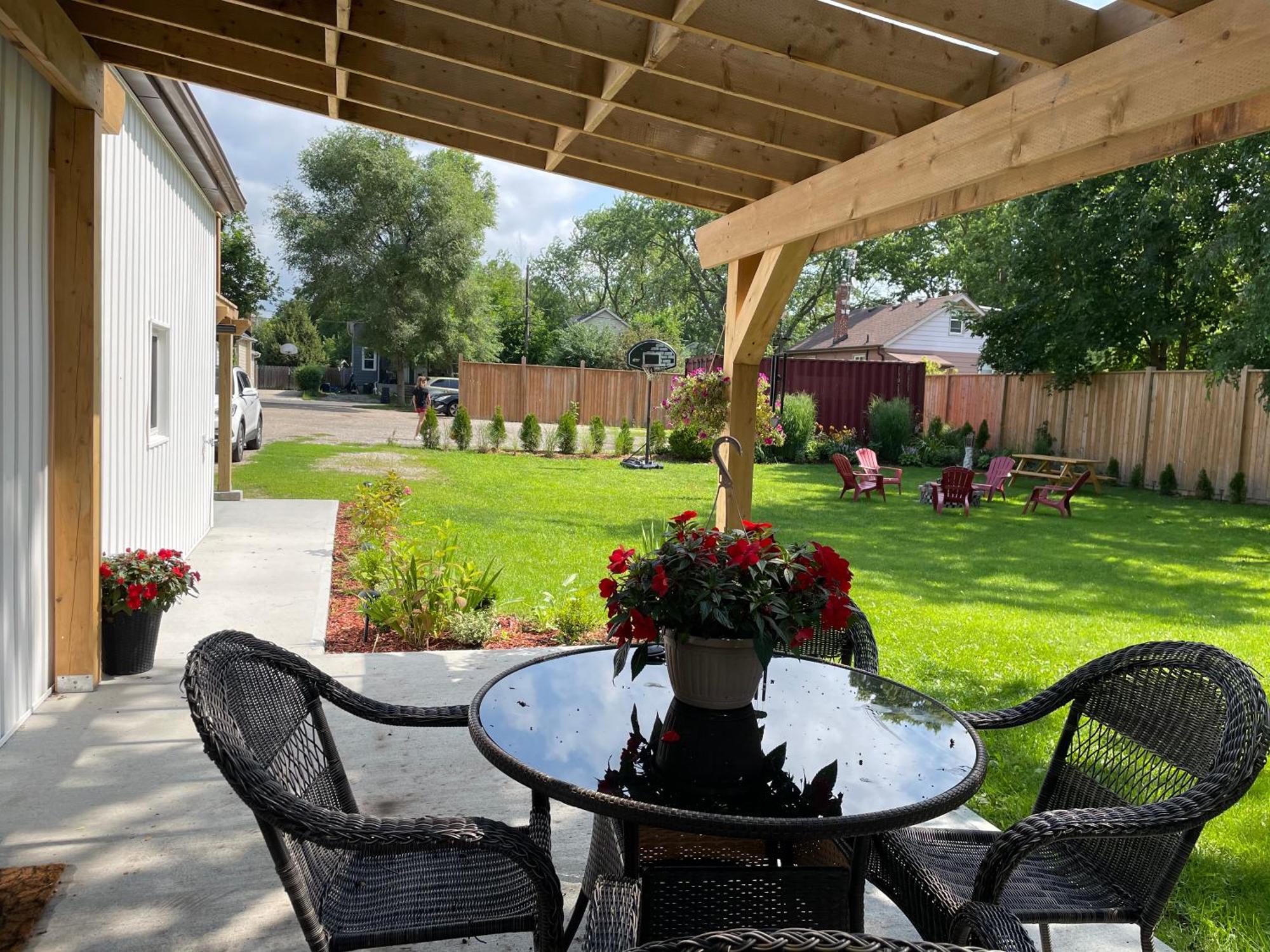 Cozy Cottage Style House Kitchener Exterior photo