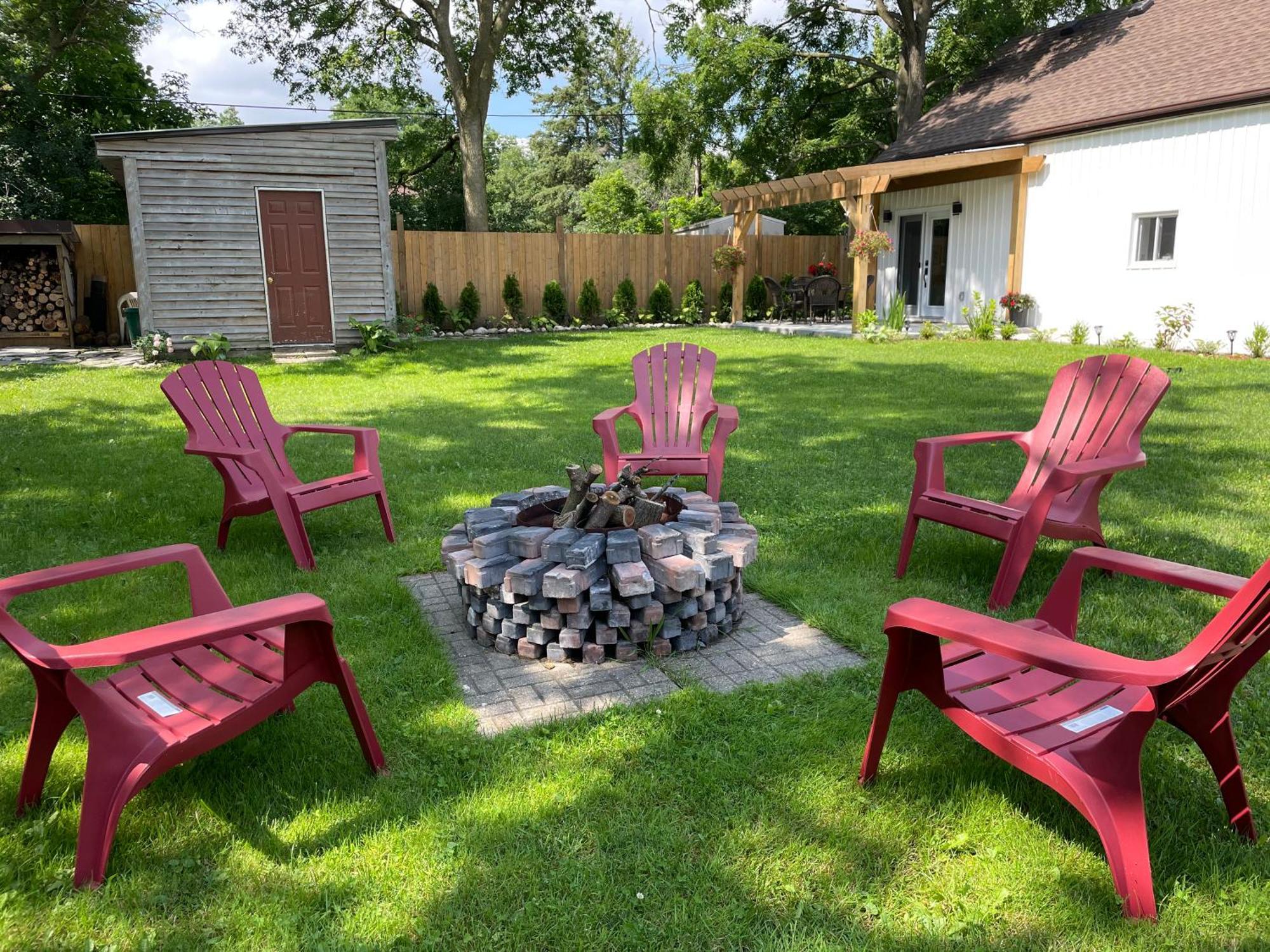Cozy Cottage Style House Kitchener Exterior photo
