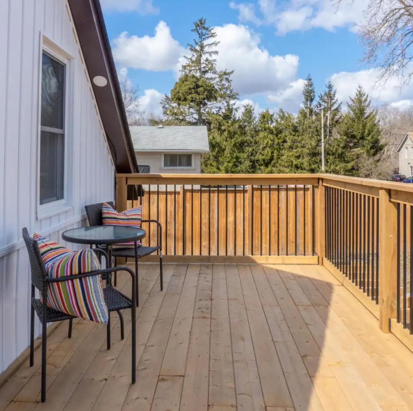 Cozy Cottage Style House Kitchener Exterior photo